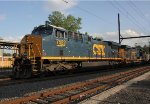 CSX 7582 leading M404